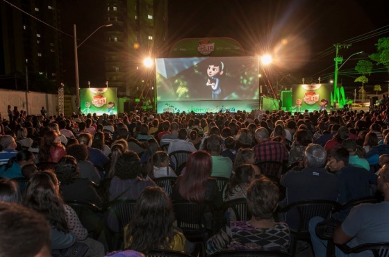  Cine Família na Praça volta a Araxá trazendo experiência de cinema a céu aberto